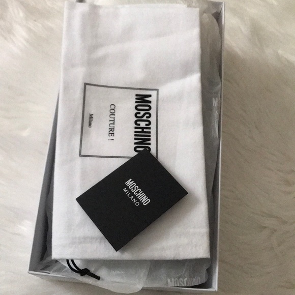 📍SOLD📍Moschino slides - Picture 2 of 4